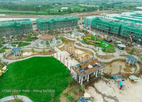 Khai trương phố đi bộ Vinhomes Royal Island ngày 26/04/2024