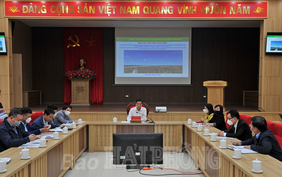 Chủ trì cuộc họp với các Sở, ngành, nhà thầu là đồng chí Nguyễn Văn Tùng, chủ tịch UBND thành phố Hải Phòng